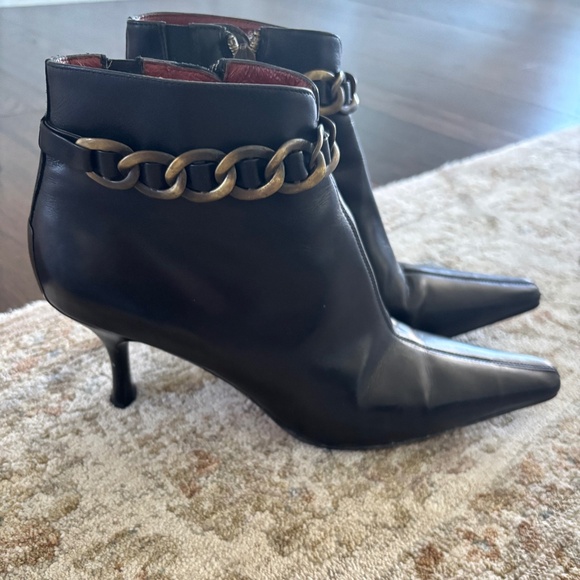 Donald J Pliner Couture Italian leather booties w/ chain detail 8 black - Picture 1 of 6